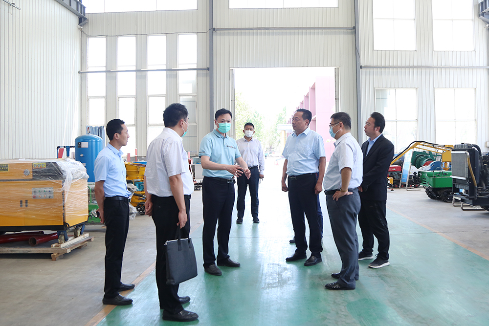 Теплый прием Руководство Цзинин помощи Синьцзян посетить Китай угольной группы