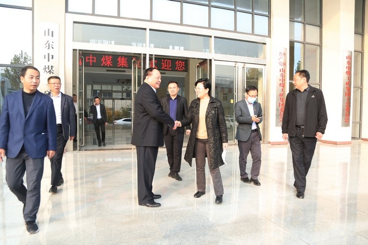 Тепло Приветствуем Лидеров Китайской Газеты Труда И Социального Обеспечения Посетить Китайскую Угольную Группу